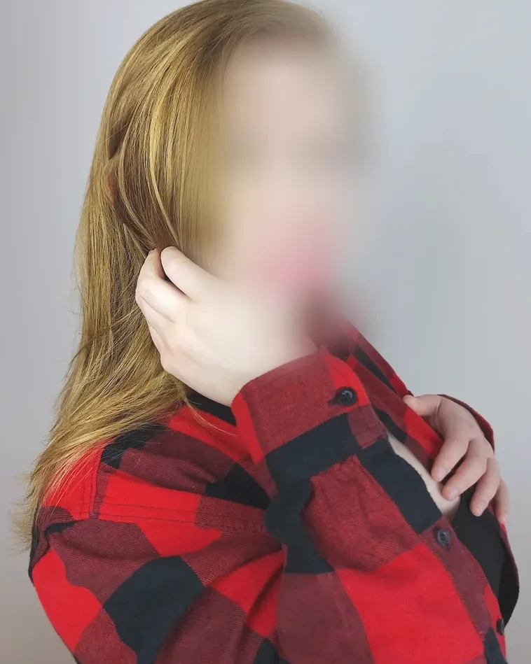 Celine, 23
