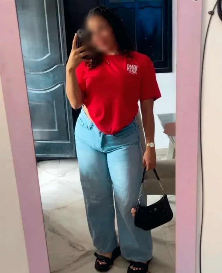 Clara, 24