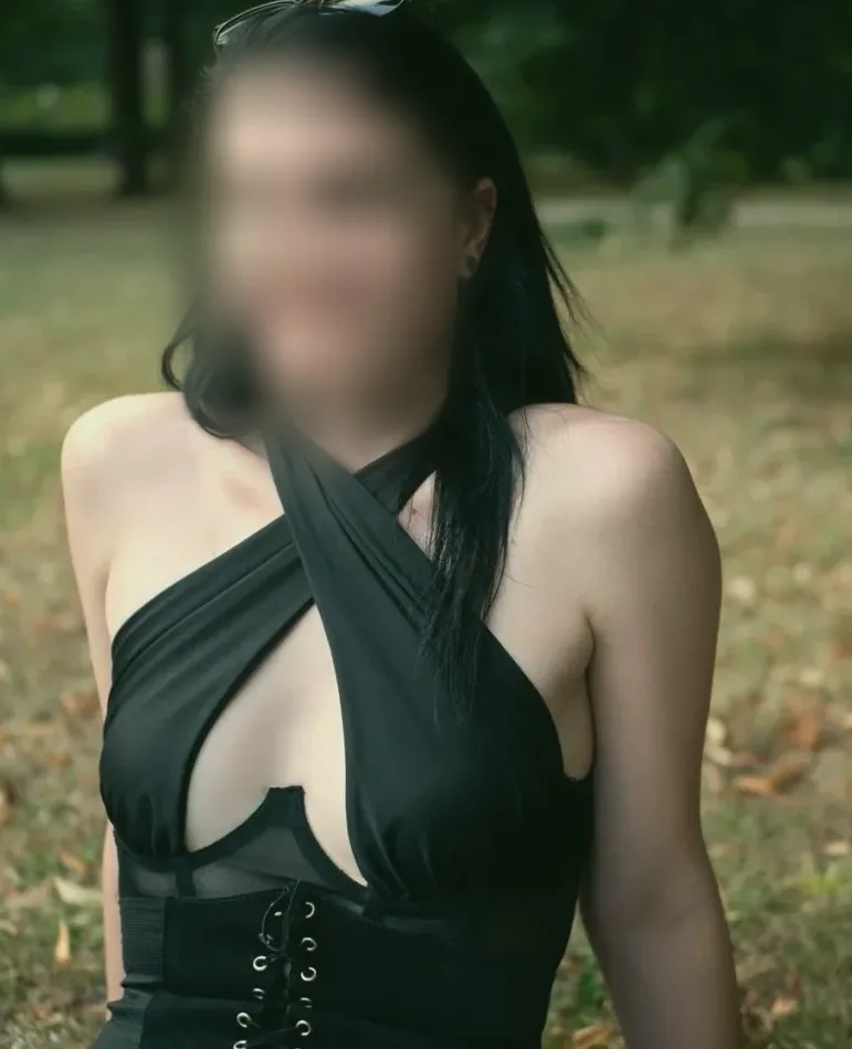Claudia, 28