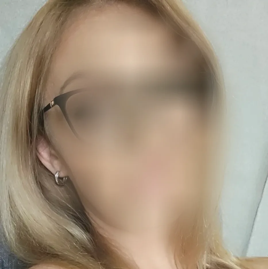 Elisabeth, 37