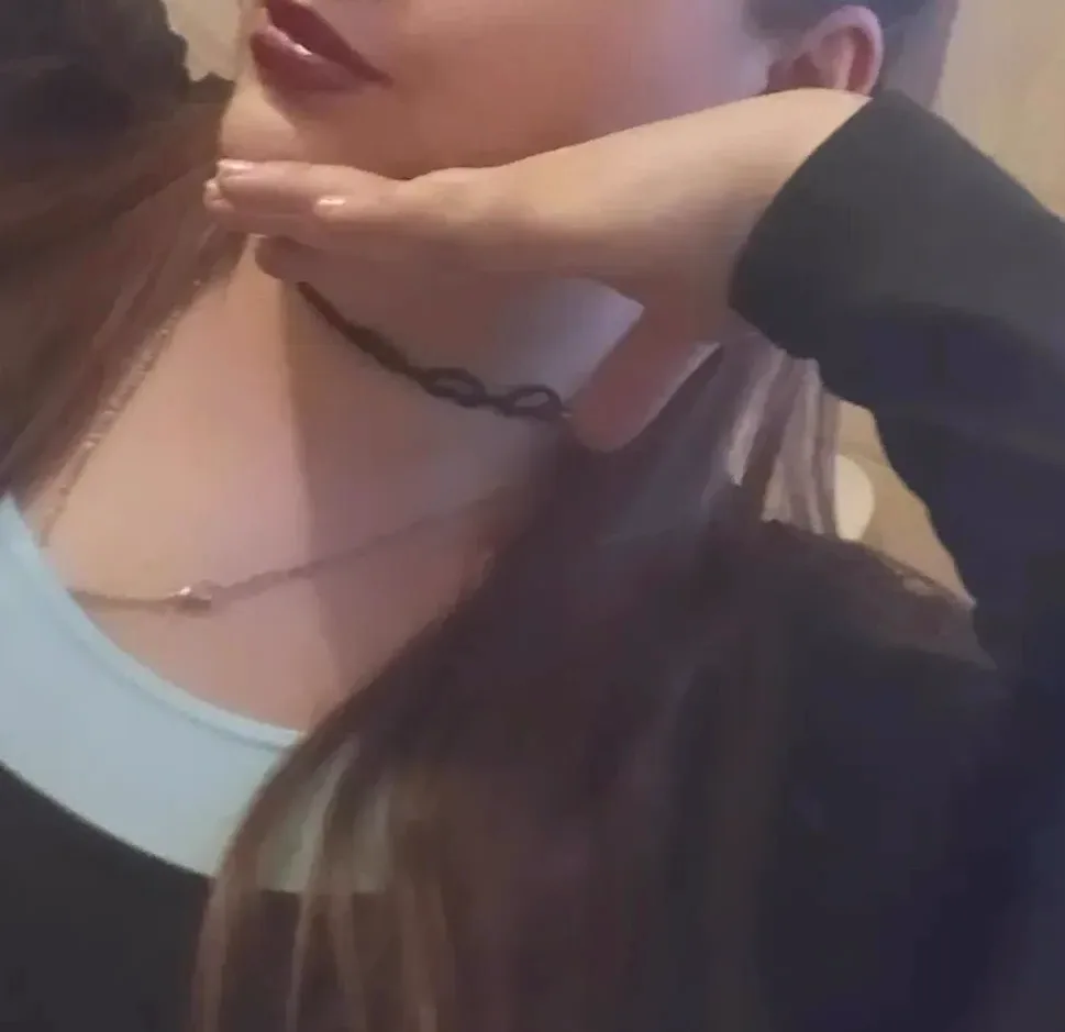 Ivona, 28
