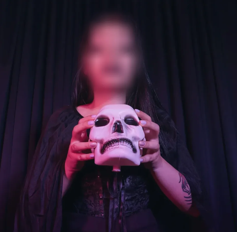 Lilly, 27