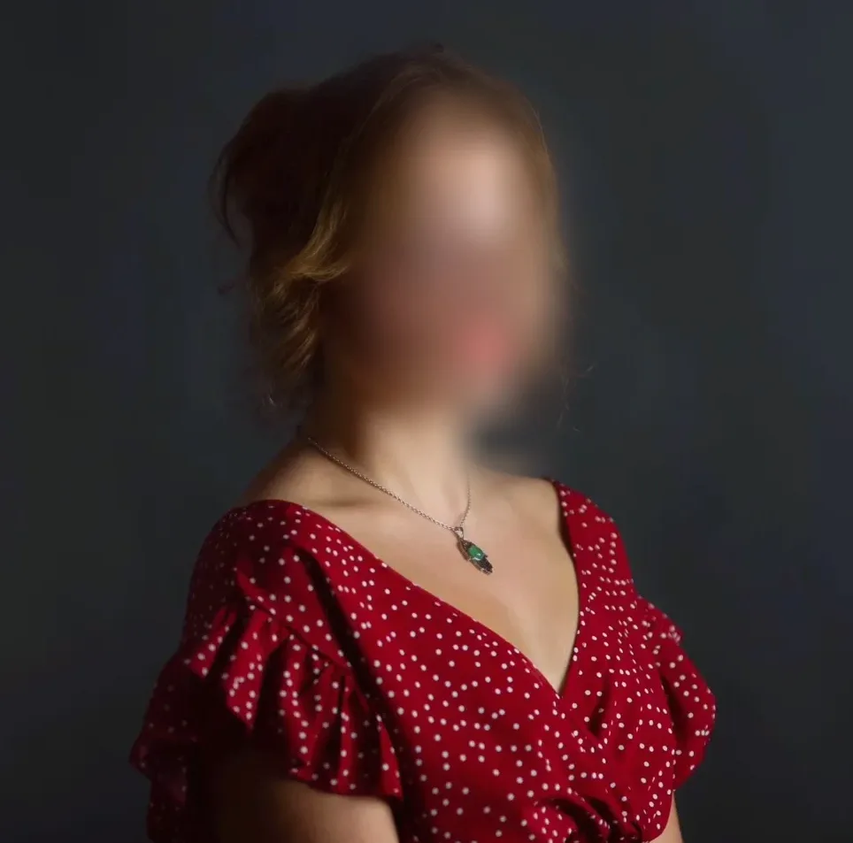 Nikolina, 25