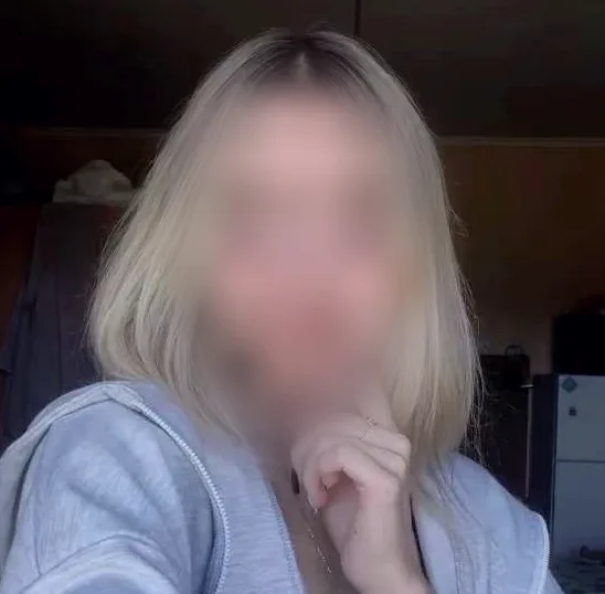 Nina, 20